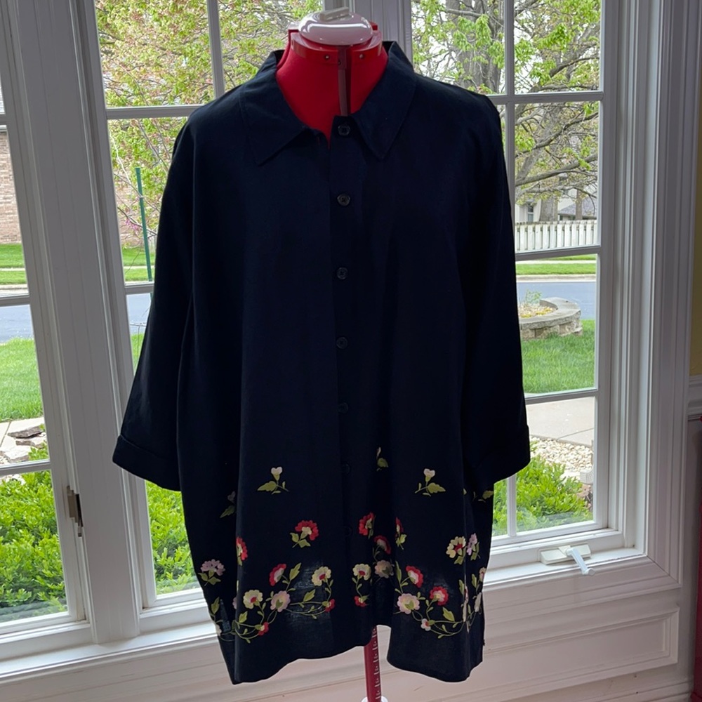 Larry Levine Black Button Down Blouse